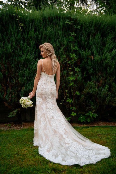 Stylowa Suknia Ślubna - Koronka