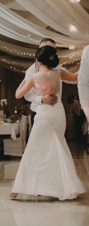 Zmysłowa suknia ślubna