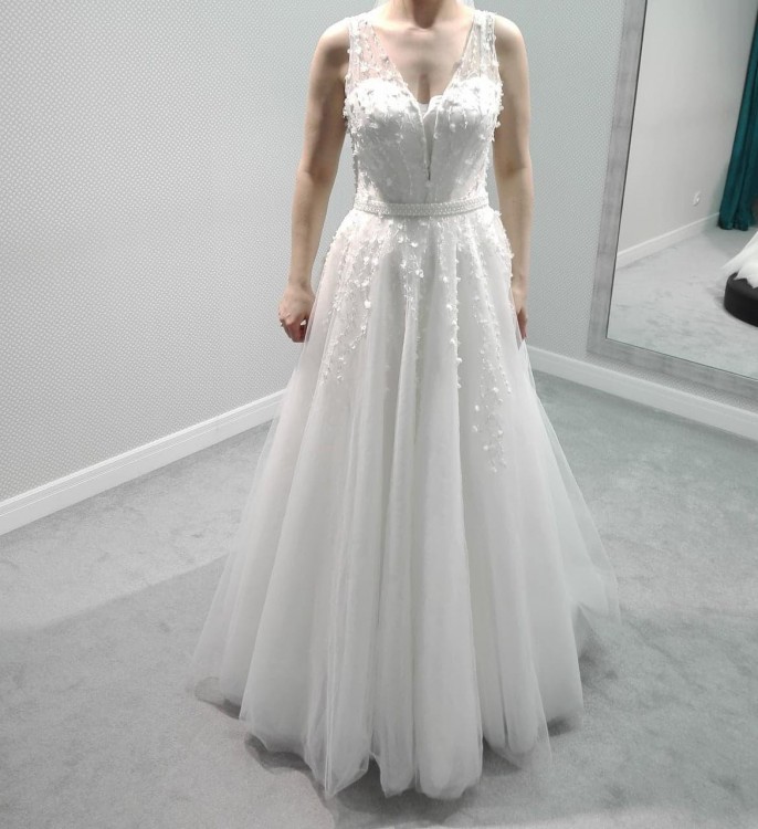 Piękna suknia ślubna (kolekcja 2018)