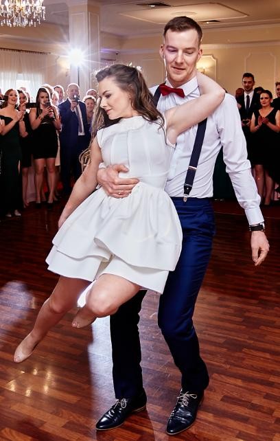 Suknia na pierwszy taniec lub poprawiny