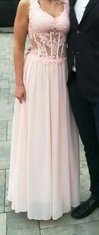 Sukienka na poprawiny lub bal karnawałowy