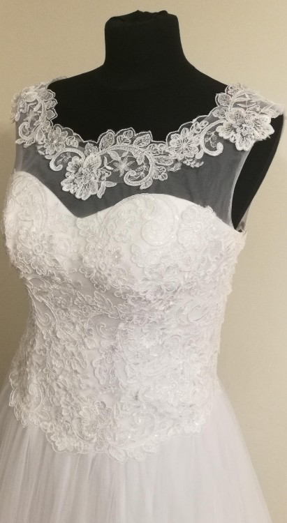 Urokliwa romantyczna suknia ślubna rozmiar 38/40