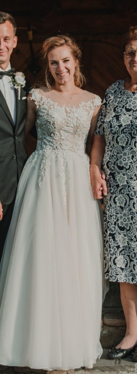 Sprzedam suknię z welonem