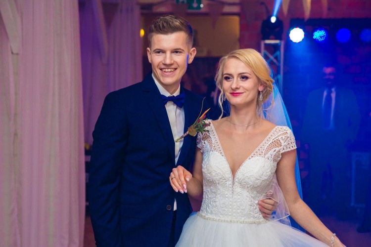 Piekna suknia ślubna