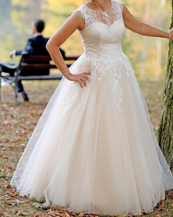 Suknia Ślubna w kolorze Nude