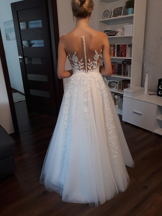 Nieużywana suknia ślubna