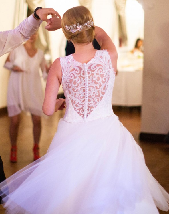 krótka suknia ślubna