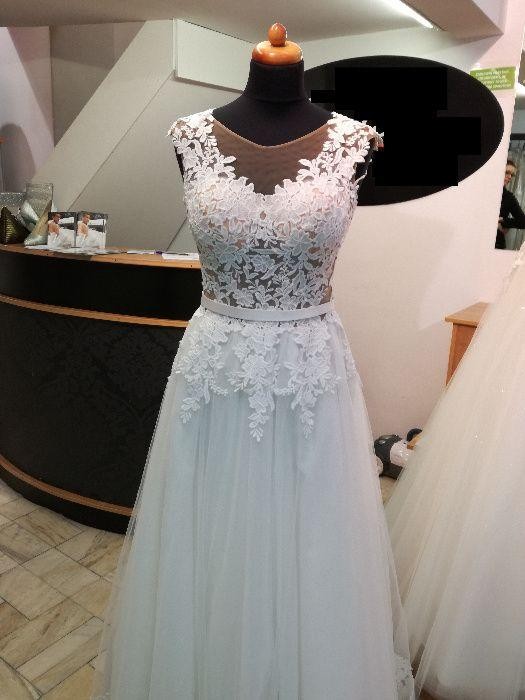 Sukienka ślubna z koronką r.36