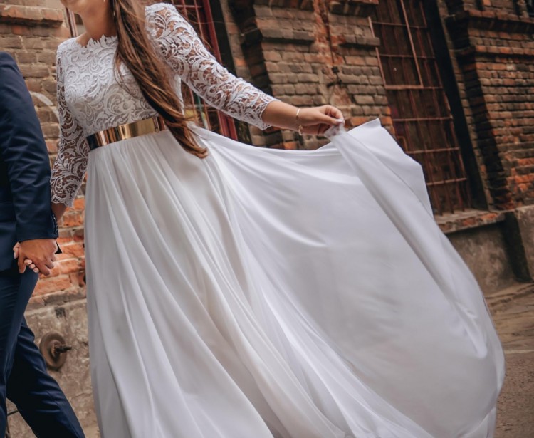 Piękna prosta suknia ślubna rozmiar 40