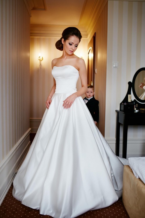 Piękna klasyczna suknia ślubna