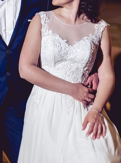 Piękna, zwiewna, muślinowa suknia ślubna