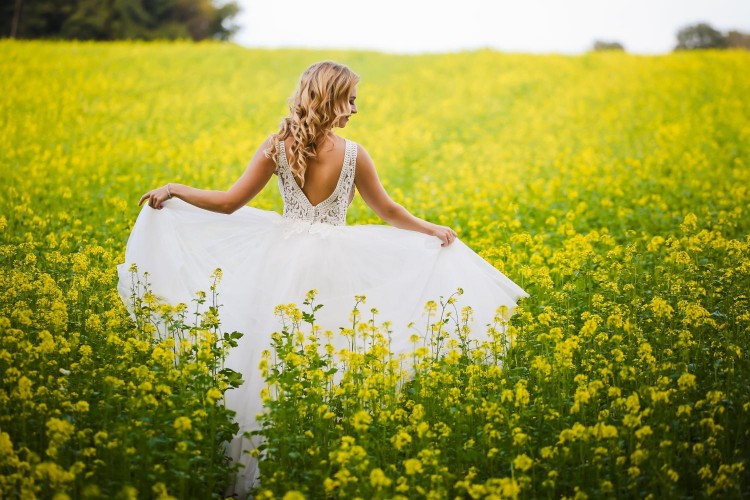 Sprzedam piękną suknię ślubną