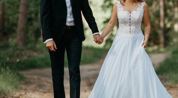 sprzedam suknię ślubną na niewysoką Pannę Młodą :)