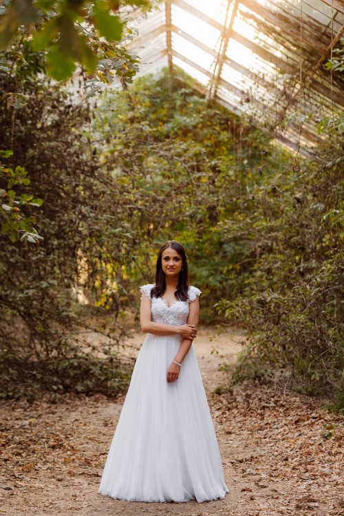 Suknia ślubna (biel) 36/38 + długi welon