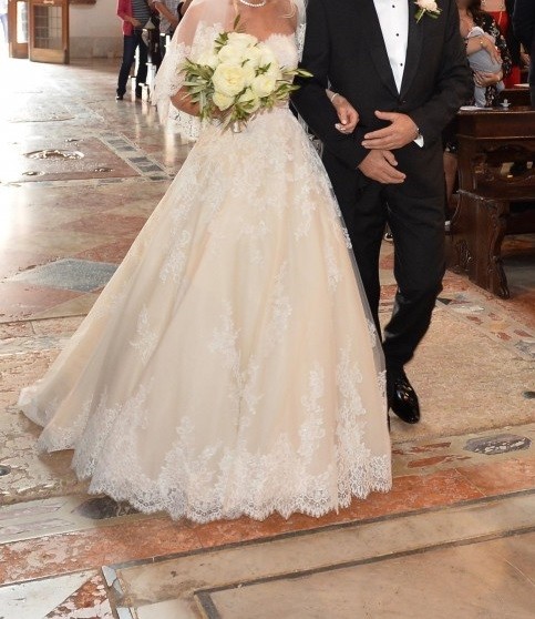 Piękna suknia ślubna PRONOVIAS model ALOHA