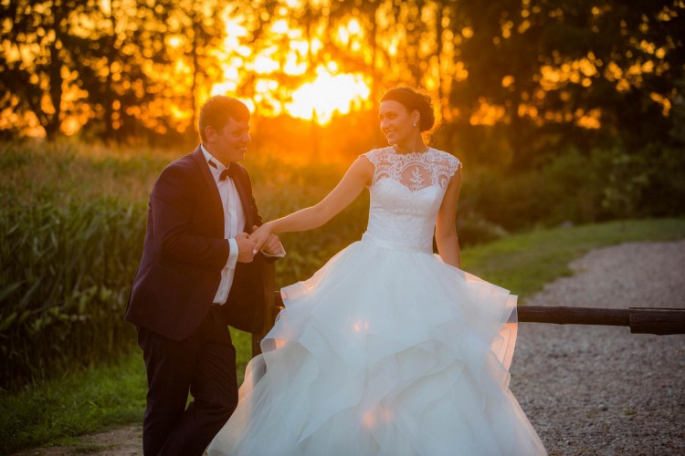 Suknia ślubna z salonu rozmiar 38.