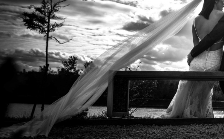 Suknia ślubna nietypowa rozcięcie rozporek