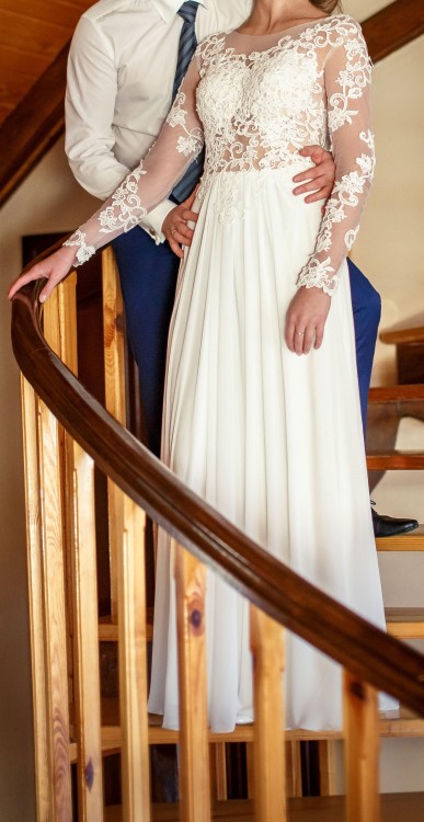 sprzedam zwiewną skuknię ślubną