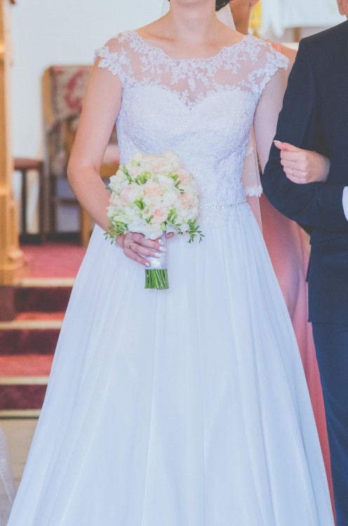 Śliczna suknia ślubna dla wysokiej Panny Młodej 38/40