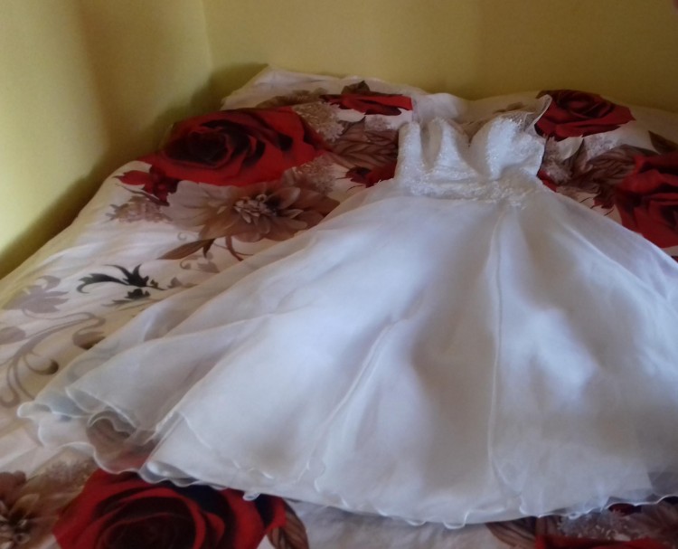 Sprzedam suknię ślubną wraz z welonem