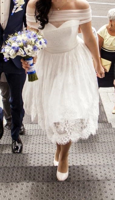 Koronkowa, krótka suknia ślubna, kolor ivory