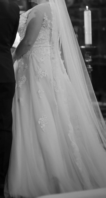 Suknia ślubna w kolorze ivory