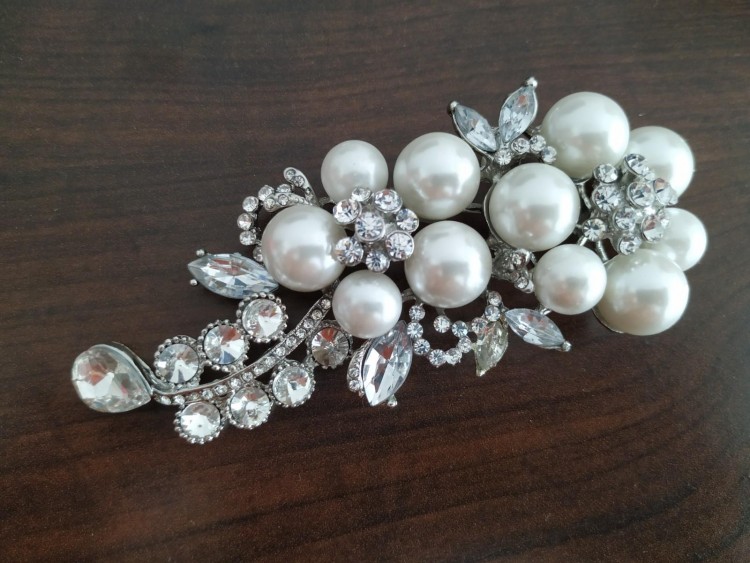 Broszka ślubna srebrna z perłami i cyrkonami