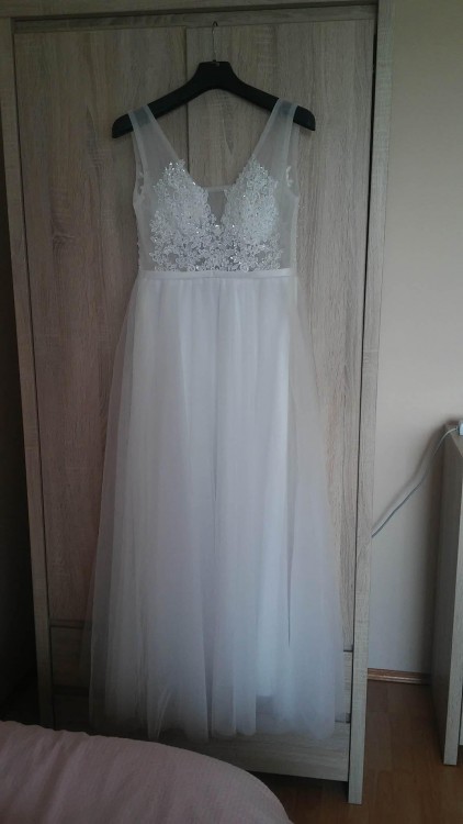 Piękna subtelna suknia ślubna nowa