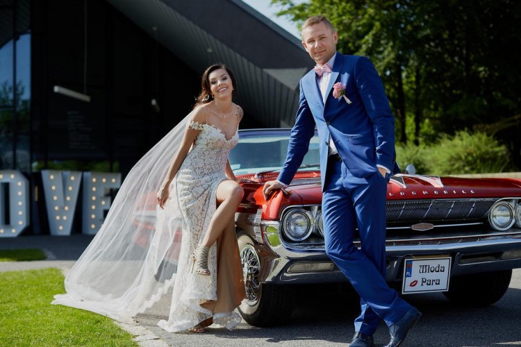 Suknia ślubna, koronka, rozmiar 34/36, głęboki dekolt