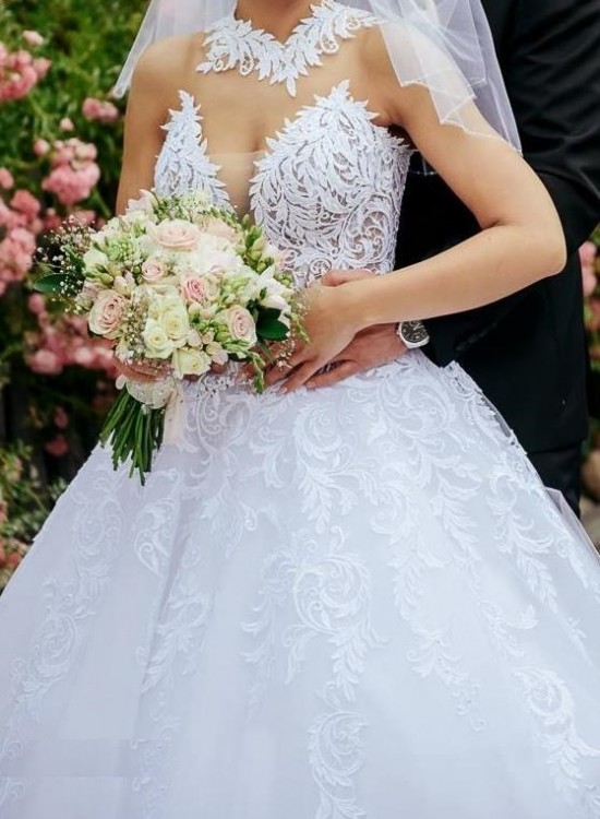Unikatowa suknia ślubna ze zdobionym gorsetem AGORA