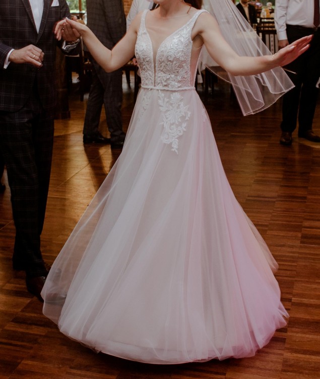 Suknia ślubna ecru kolekcja 2019 Gellena Nora