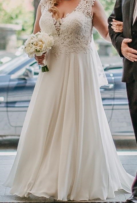 Suknia ślubna rozmiar 42/44 seksowne plecy koronka