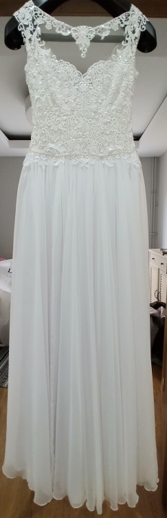 Unikatowa suknia ślubna wraz z prestiżowymi dodatkami