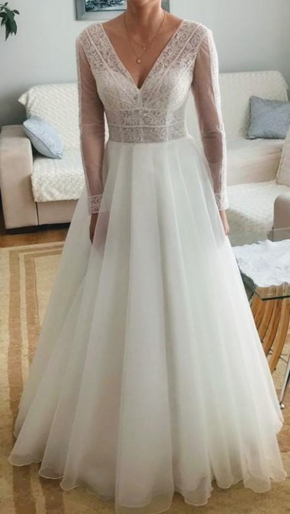 Suknia ślubna z rękawkiem