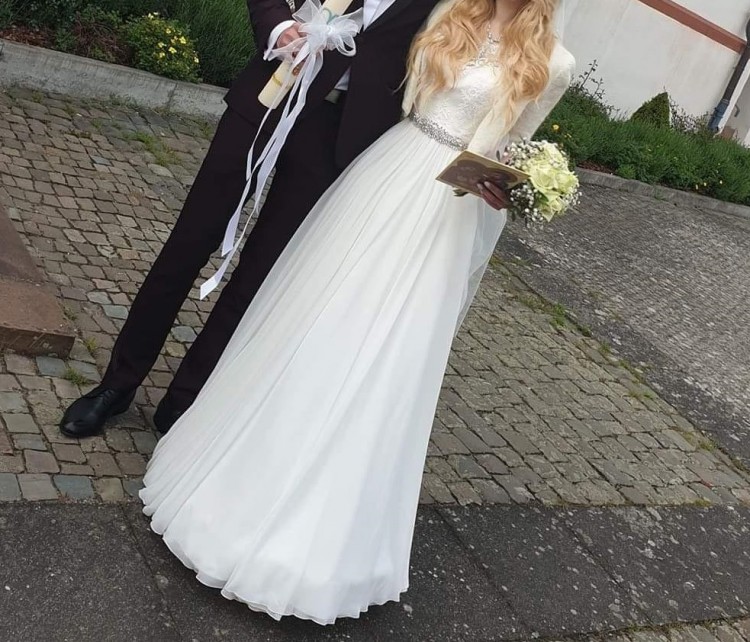 Delikatna muslinowa suknia ślubna GRATIS koło welon i wianek