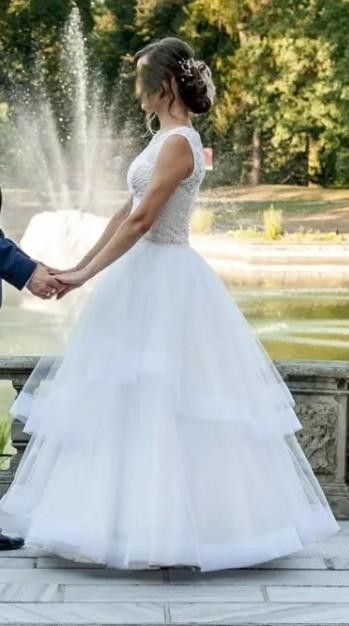 Suknia ślubna princessa z falbanami