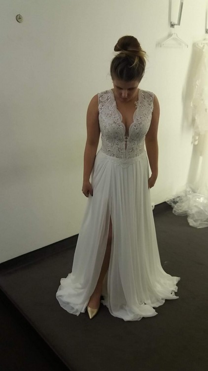 Suknia ślubna Larisa, salon