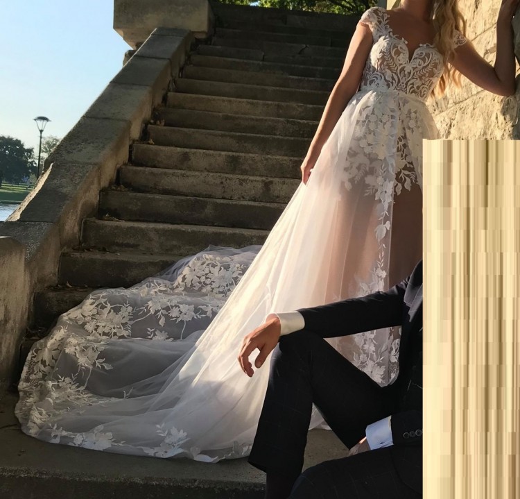 Suknia 2019/2020 zjawiskowa koronka Pronovias