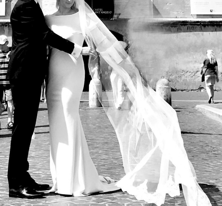 Gładka suknia ślubna/ na poprawiny lub na sesję zdjęciową