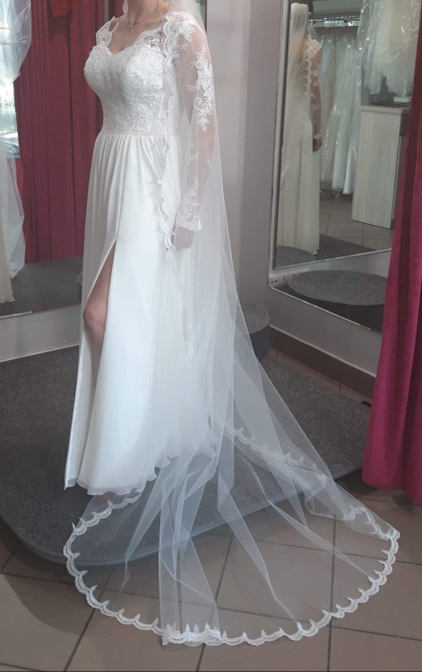 Suknia ślubna z 2 metrowym welonem w stylu retro