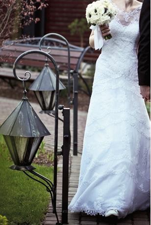 Koronkowa suknia ślubna