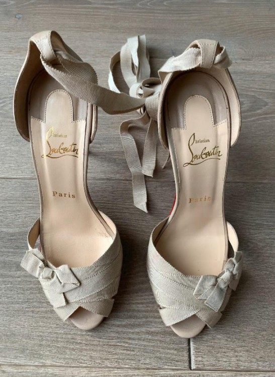 CHRISTIAN LOUBOUTIN Christeriva sandałki, nude