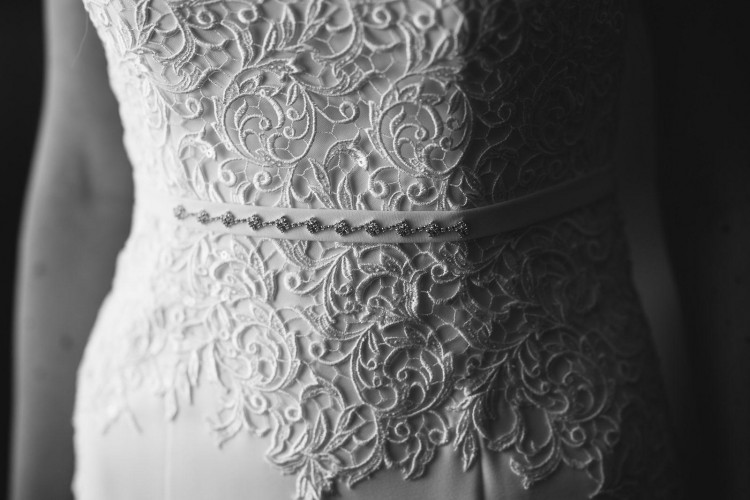 Sprzedam piękną i elegancką suknie ślubną