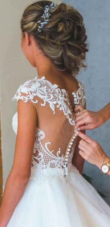Piekna suknie ślubna