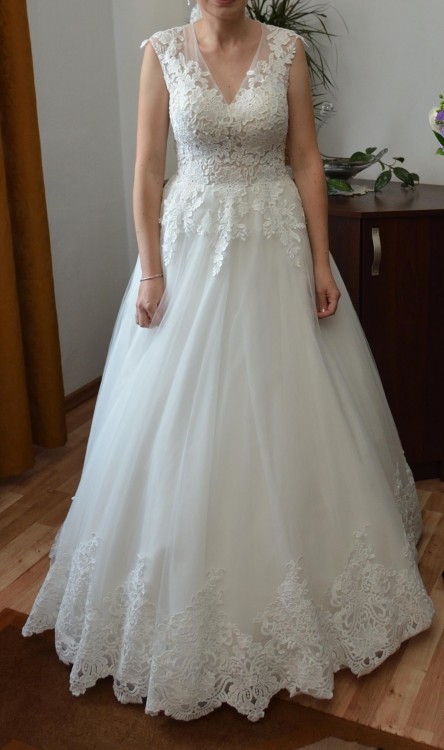 Suknia ślubna w rozmiarze 36