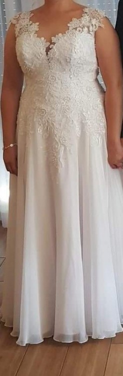 Suknia ślubna w kształcie litery A r. 44