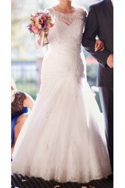 Suknia ślubna z przepięknym koronkowym bolerkiem i dodatkami