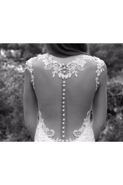 Piękna suknia ślubna projektu Berty Bridal