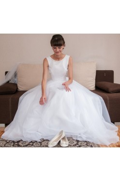 Wyjątkowa suknia ślubna z zabudowaną górą (rozmiar 34/36)
