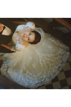 Przepiękna suknia ślubna z koronką!
